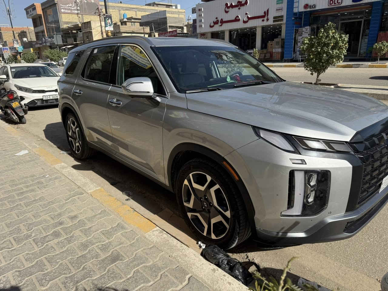 السلام عليكم 
هونداي بلسايد 2024 ما مرقم

حجم المكينة 6 سلندر 3800 

٤ كاميرات محيطية ٣٦٠ درجة

رادارت أمامية وخلفية وجانبية

فتحة سقف

كشنات كهرباء خزن وضعيتين مع تدفئة وتبريد المقاعد الامامية والخلفية

 ٤ وضعيات قيادة 

 تحديد مسار 

 صندوق كهرباء 

 بردات ابواب خلفية

تشغيل عن بعد

3قطع تبريد

حساسات أمامية وخلفية

دشبول شاشة ديجتل

دخول بصمة ذكي

سايد بريك كهربائي 

أوتو هولد + نقطة عمياء

شاحن لاسلكي

مثبت سرعة

مرايا جانبية هيتر + تعتيم

التشغيل والتوقف التلقائي

شفتات  ستيرن على المقود

حساسات نقطة عمياء + مساعدة تغيير المسار

نظام الثبات الالكتروني

نظام التحكم بالفرامل

نظام التحكم بالسحب

نظام التحكم بالسرعة 

نظام حساس ضغط الاطارات وحرارة الاطارات

نظام تحذير من الاصطدام

نظام مكابح طوارئ

وسائد هوائية عدد 8 

نظام الصوتي سستم 

 سياره كلشي ما مبدل بيها فقط خشم البنيد صبغ كما موضع بالصور و الجاملغ الخلفي بارد و تكحيل كما موضح بالسونار 

سعر 285
***********

مكان السيارة /  بابل الحله
