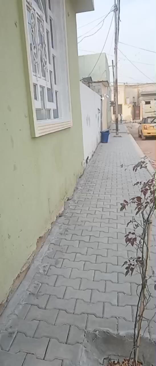 بيع مستعجل ١٠٠مليون السلام عليكم بيت للبيع ١٠٠متر مربع ركن على شارعين خلف الملعب النجف الدولي حي الميلاد طابق واحد كونكريت بناء نضيف جدا للاستفسار مراسله الصفحه او اتصال*********** سعره 105 مليون وبيه مجال
