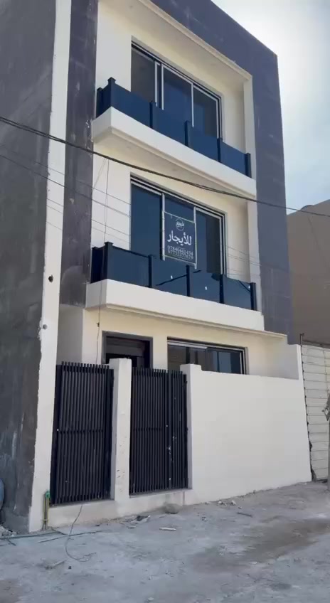 🔥 فرصة سكن مميزة – بناية حديثة للحجز 🔥  

بناية جديدة قيد الإكمال، باقي اللمسات الأخيرة وتكون جاهزة للسكن 👌  
فاتحين الحجز من الآن للراغبين بالموقع المميز والمساحات المرتبة.  

📍الموقع :- حي الجامعة – قرب جوي لاند  

📐 المساحة الكلية :- 210 متر  

◾️تفاصيل البناية :-  
▪️ 6 وحدات سكنية  
▪️ أمامي وخلفي  
▪️ كل طابق يحتوي على شقتين  
▪️ تصميم حديث وتقسيم مريح  
 
🏠 كل شقة تحتوي: غرفتين,صالة,مطبخ,خدمات صحية
 
📌 الحجز مفتوح حالياً والعدد محدود  

⁉️ لمعرفة الايجار اكتب رقم 4 بالتعليقات .

🌐للمزيد من العروض لطفاً الاشتراك بقنواتنا على 
👇🏼Telegram  قناة
https://t.me/Ajarty
قناة WhatsApp👇🏻📱
https://whatsapp.com/channel/0029VaDf8d14yltRzy5EwZ15
📍عنوان الشركة : حي الجامعة _ بداية شارع المركز 
 
📌للمعاينة والاستفسار : يرجى التواصل على الارقام التالية☎️
***********
***********
