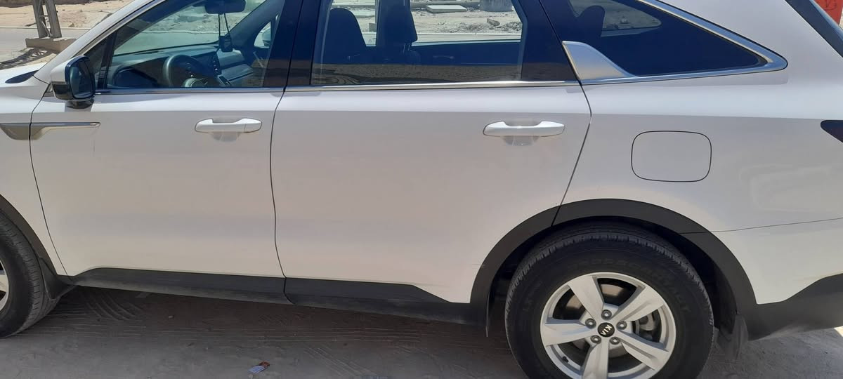 سورنتو امريكي  موديل ٢٠٢١ اربيل مكينه ٢٥٠٠ لون ابيض كلين فقط بارد بسيط كلش ماشيه ٦٠ الف دوشمه جلد جديده وتخم تاير السعر ٢٢٠ مع المجال للاستفسار الاتصال *********** او خاص
