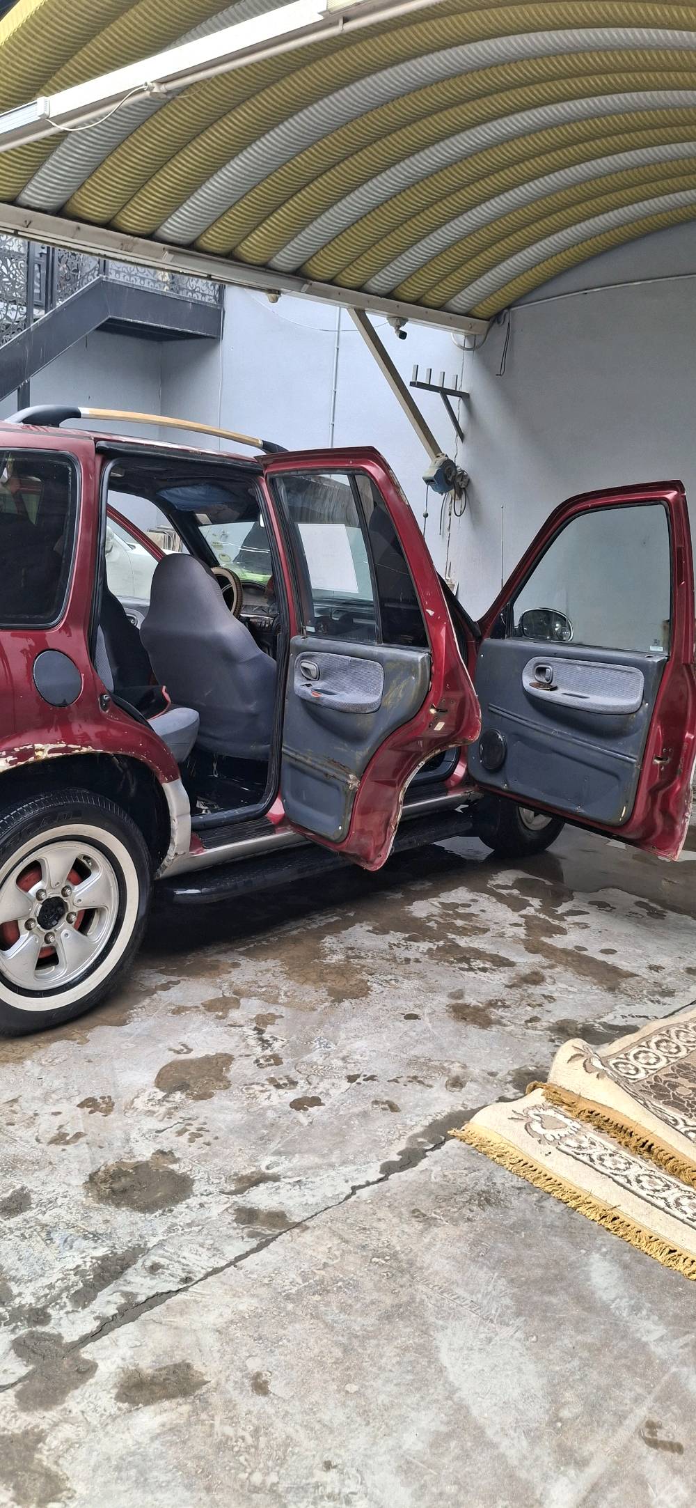 السلام عليكم
سبورتج ٩٤ 

بدون ضربه 

دفع رباعي شغال

محرك بلادي 

تخم تاير 

باتري جديد 

صدر +دبلات جديد 

بولبرن تايرات اماميه جديده اصليه 

السعر ٣٨ وبيه مجال 

رقم انكليزي انبار  وتحويل ثاني يوم
***********
***********
