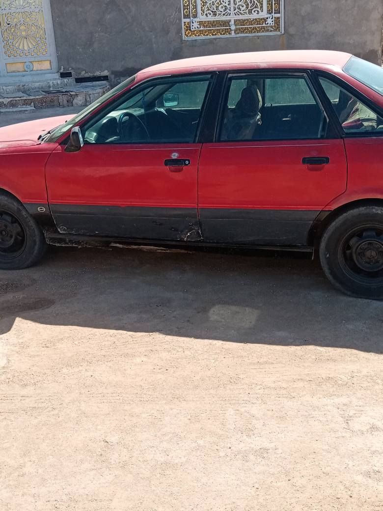 سلام عليكم سياره أودي مديل ٩٢ بسمي مكاني بل خضر سعر ٢٦ وبيه مجال وإذا اكو مراوس راوس رقم ***********
