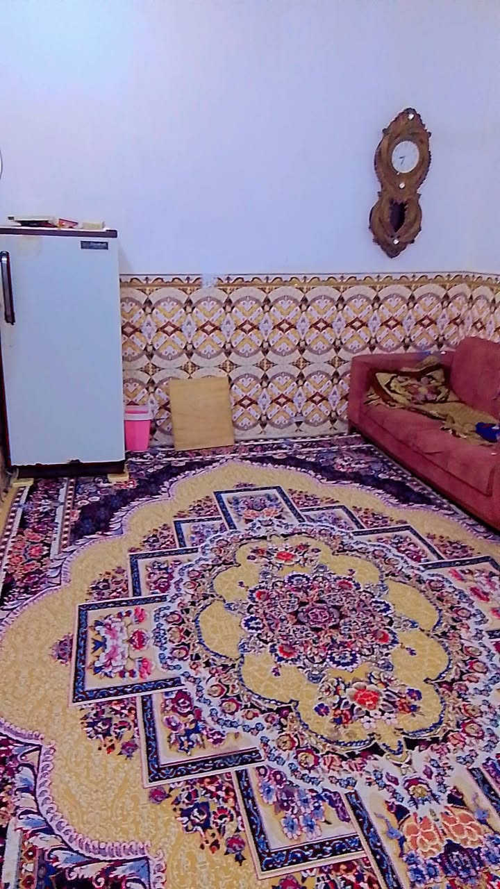 السلام عليكم بيت للبيع نزلت الزراعة يم دائراة الزراعة الفرع الثالث المساحه142متر يحتوي على غرفه وصاله والمطبخ حار وبارد واستقبال وطارمه كبيره الاستفسار على هاذ الرقم ***********
