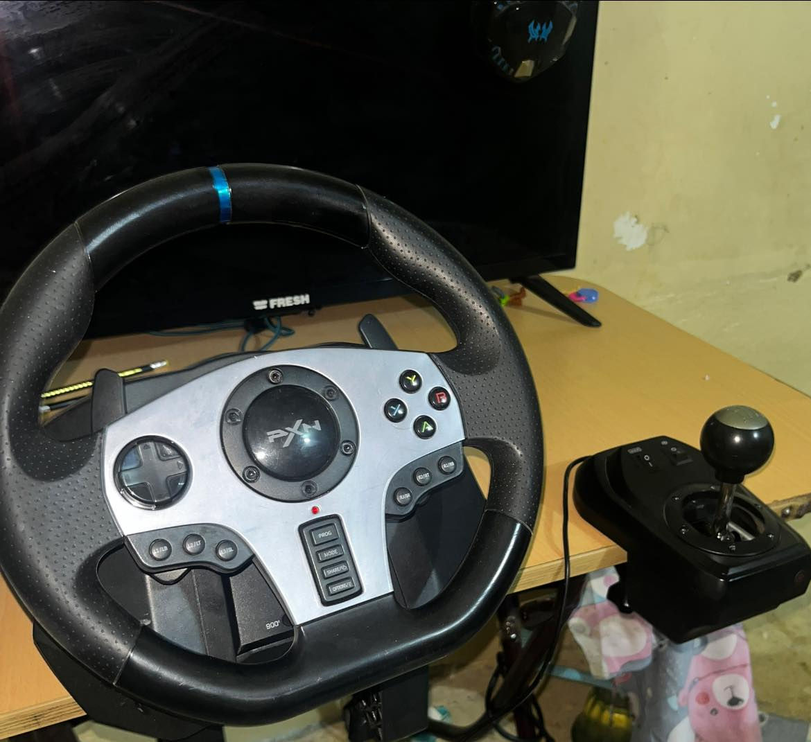 السلام عليكم شباب دركسون PXN يرهم على جميع الاجهزة ( بلي 4،5 / اكس بوكس سيرس اس ، وأكس ) نضيف بحالة الشركة مع كامل ملحقات كير عادي ودواسات 3 ( بانزين ، بريك ، كلج ) بالأضافة الى شفتات وره الستيرن ، بدون اي نقص وايرات ، سعرة ( 100 ) الف العنوان الديوانية - قضاء الشامية للأسف ماكو توصيل الي قريب يجي ياخذه وبي خير ويدلل تواصل خاص او واتساب ***********
