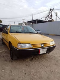 بيجو روئ 2009 السياره بيهه جاملغ وباب السايق صبغ فقط اثر شخوط بيهه شاص...