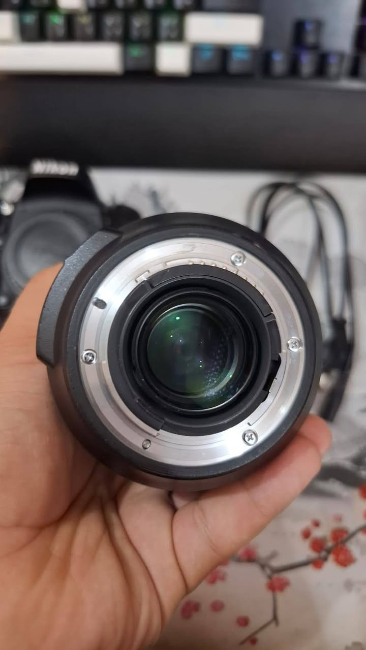 كامرا نيكون 610D فول فريم نضافة 99%
السعر 600 الف 
وعدسة 24-120mm
السعر 650 الف
المجموع 1.250.000
وبيها مجال 
الملحقات 
جنطة 
حزام 
بطاريتين 
شاحنه خارجية 
رام 32
للاستفسار 
***********
