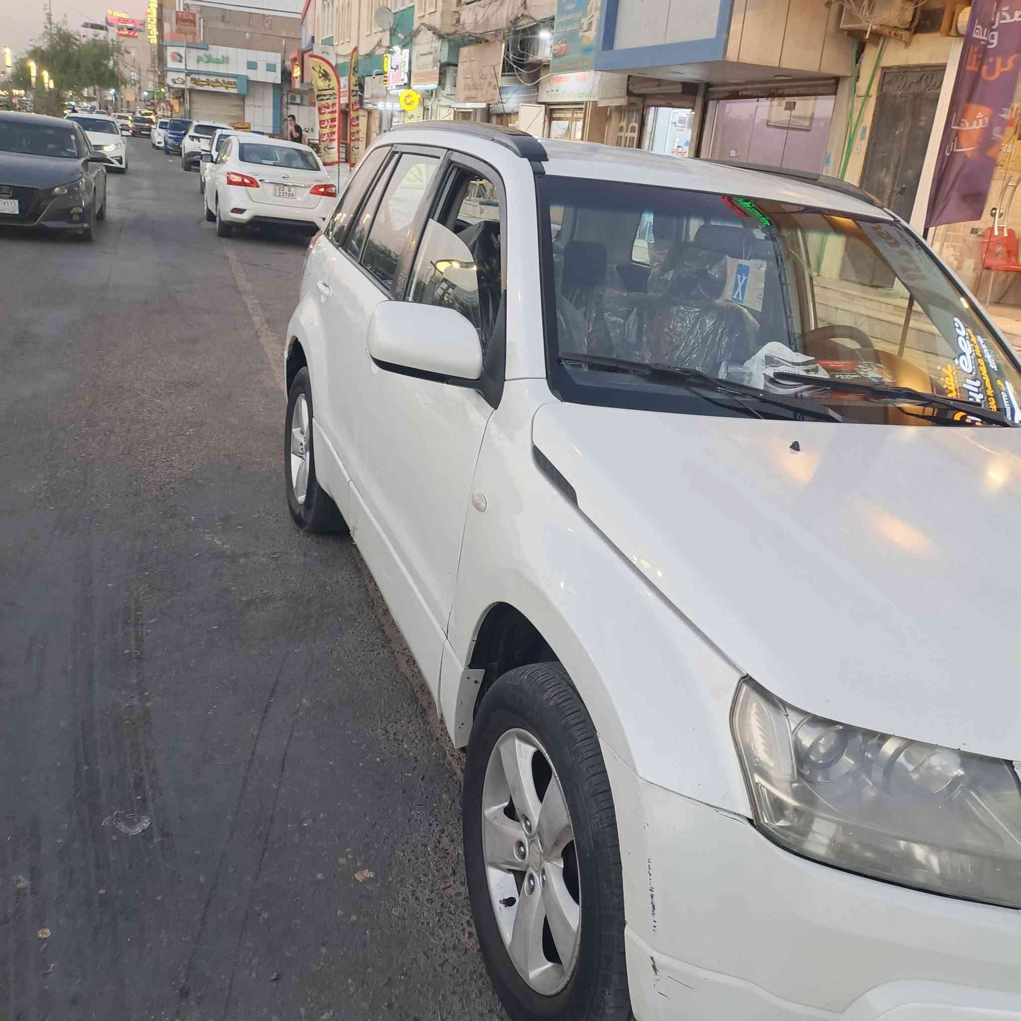 سازوكي فيتاره للبيع 2011 بانزين suv
بصمه شاشه كير ومحرك كفاله الداخل اسمنتي تحكم استيرن تبريد السياره كفاله عامه 
كهربائيات السعر 85 ورقه وبيه مجال الرقم ***********
