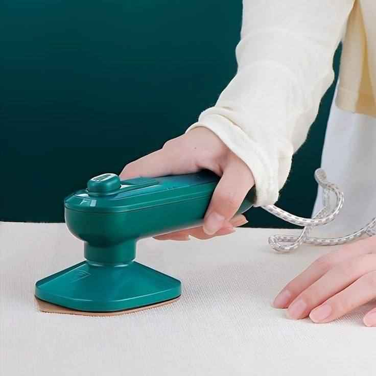 أوتي حراري حقيبة  
اوتي سفر صغير بجودة وحرارة عالية 

[المكواة المحمولة]: قبضة اليد قبضة مريحة مريحة. 
أي ما يعادل وزن "الوسادة" ، لا تحمل الفتاة أي عبء وتحمل الوزن بيد واحدة. 
خفيفة الوزن صغيرة يمكن حملها بسهولة في الحقيبة.^
[حماية ثابتة من درجة الحرارة]: 
قاعدة تسخين عند درجة حرارة ثابتة تبلغ 150 درجة مئوية ، تسخين صفائح السيراميك ، كي الملابس ، يمكن استخدامها في كي الملابس ، الستائر ، الملاءات ، أغطية الوسائد ، إلخ ، الحاجة إلى ملابس الكي الرأسية (مثل الدعاوى ، إلخ.
[خزان مياه ذو سعة كبيرة]: 
مع خزان مياه سعة 100 مل ، يمكن تسخينه بسرعة في غضون 30 ثانية ، والكي أكثر متانة.
 يعتمد خزان المياه تصميما شفافا ، ويمكنك مراقبة التغيرات في مستوى الماء في أي وقت ، والكي أكثر ضمانا.^
[TRIANGULAR FRONT DESIGN]:
تم تصميم الجزء الأمامي من لوحة التسخين على شكل طرف مثلث ، مما يسمح بالكي المرن للمناطق الضيقة مثل الأزرار ، البلاكيتات والياقات ، مما يسمح بعرض التفاصيل بأناقة.^
[ميزات التنظيف]:
 يمكن لدرجة الحرارة العالية والبخار القوي إذابة وتجريد بقع الزيت والأوساخ والعفن بسهولة على السطح والشقوق من المنتجات المنزلية. 
في طرد البخار عالي الحرارة في نفس الوقت ، يمكن فرك سطح الأشياء ، وتنظيف بسيط وسريع ،
اوتي صغير محمول 👕👌🏻

🔹 مناسب للسفر
🔹 لا يأخذ مساحة بالخزن 
🔹 سهل الاستخدام
🔹يعمل بطاقة كهربائية قليلة 
🔹 جودة عالية أربيل, العراق


**إذا كنت صاحب هذا الإعلان وتريد حذفه لأي سبب، رجاءا أرسل رسالة إلى الدعم الفني**