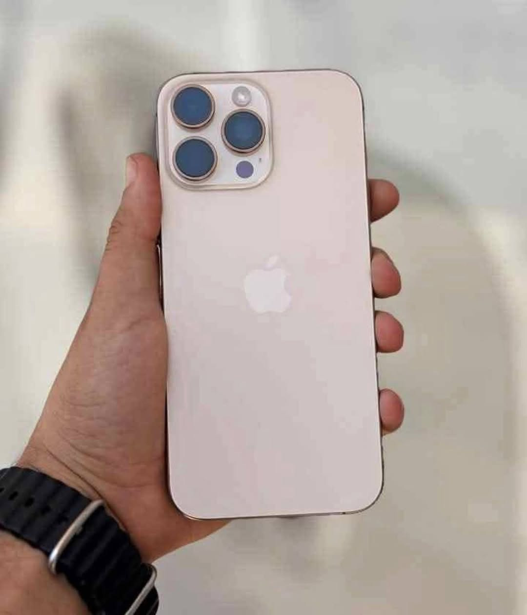 السلام عليكم
ايفون 16 برو ماكس ذاكره 256 دبل سيم كارت
بطاريه 🔋93
نضافه الجهاز 100/100 مكفول من كلشي وضمان 15 يوم 
السعر💵 900 
العنوان 📍 كوت لعزيزيه
رقم 📱*********** توصيل جميع لمحافضات
