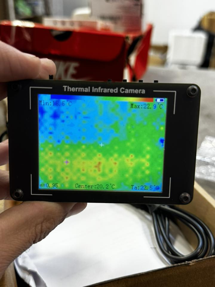 كاميرا تصوير حراري تعتمد على مستشعر MLX90640.     دقة التصوير: توفر مصفوفة مستشعر الأشعة تحت الحمراء دقة تبلغ \(32\times 24\) بكسل.  قياس درجة الحرارة: يمكنها قياس درجات حرارة الأجسام في نطاق واسع يتراوح بين \(-40^{\circ }\text{C}\) إلى \(300^{\circ }\text{C}\).  الدقة والميزات: تتميز بدقة قياس تبلغ حوالي \(\pm 1^{\circ }\text{C}\)، وتعمل بجهد \(3.3\text{V}\).  الاستخدامات: تُستخدم في تطبيقات مثل منع الحرائق، أتمتة المباني، وأنظمة التدفئة والتهوية وتكييف الهواء (HVAC).


**إذا كنت صاحب هذا الإعلان وتريد حذفه لأي سبب، رجاءا أرسل رسالة إلى الدعم الفني**
