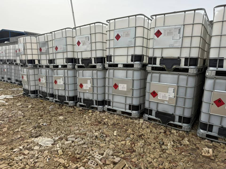 السلام عليكم يتوفر حويات سعه1000لتر تواصل معه الرقم***********
