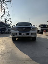 لاندكروز موديل2010 رقمها بغداد بسمي الدعامية الامامية والخليفة مصبوغات...