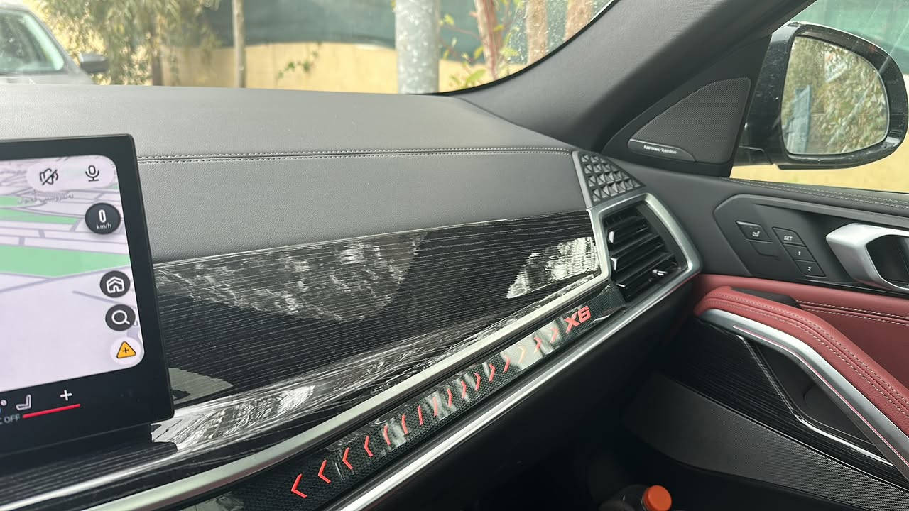 BMW X6 2025 M-Pro 14,000 km xdrive 40
Clean title 
بيع فقط
بي إم دبليو اكس ٦ موديل ٢٠٢٥ ماشي ١٤،٠٠٠ كيلو-متر 

السيارة كلين تايتل بدون ملاحظات 
لون إسمنتي داخل احمر
نايت باكدج كامل
رقم سليمانية جام اسود 
كشنات تسخين وتبريد ومساج 
حامل أكواب تسخين وتبريد 
أبواب شفط 
سقف رويز بردات خلفية 
رادار امامي تفاعلي 
قيادة ذاتية assist plus 
ناظور ليلي
وبعد مواصفات البي ام المعروفة 
صيانات كامل بالعروش ، مضاف اليها اللغة العربية والخرائط 

السعر ٨١،٠٠٠ $ وبيها مجال 
للتواصل ***********
