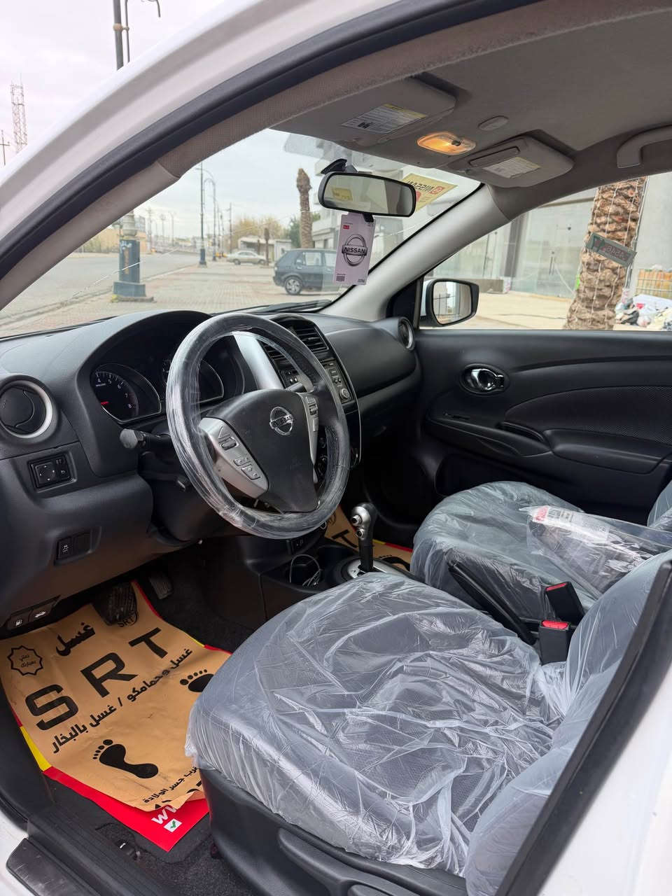 نيسان ڤيرسا    
موديل. 2017
ماشية 88 الف 
مواصفات SV سبيشل يعني فول 
دفتر بنزين بيها. 
شاشة  و بلاجكتور  و جناح بيلادي 
مكان ايد  و تحكمات ستيرن + تثبيت سرعة 
ويل كروم بلاد 
تخم تايرات جديد 
صدر جديد.  
گير و محرك بشرط  
سيارة بيها قطعتين صبخ  بدون دواخل 
و مكانين تعديل بارد 

كركوك رحيم اوا 
***********
سعر 98 و بيها مجال قليل كركوك, العراق
