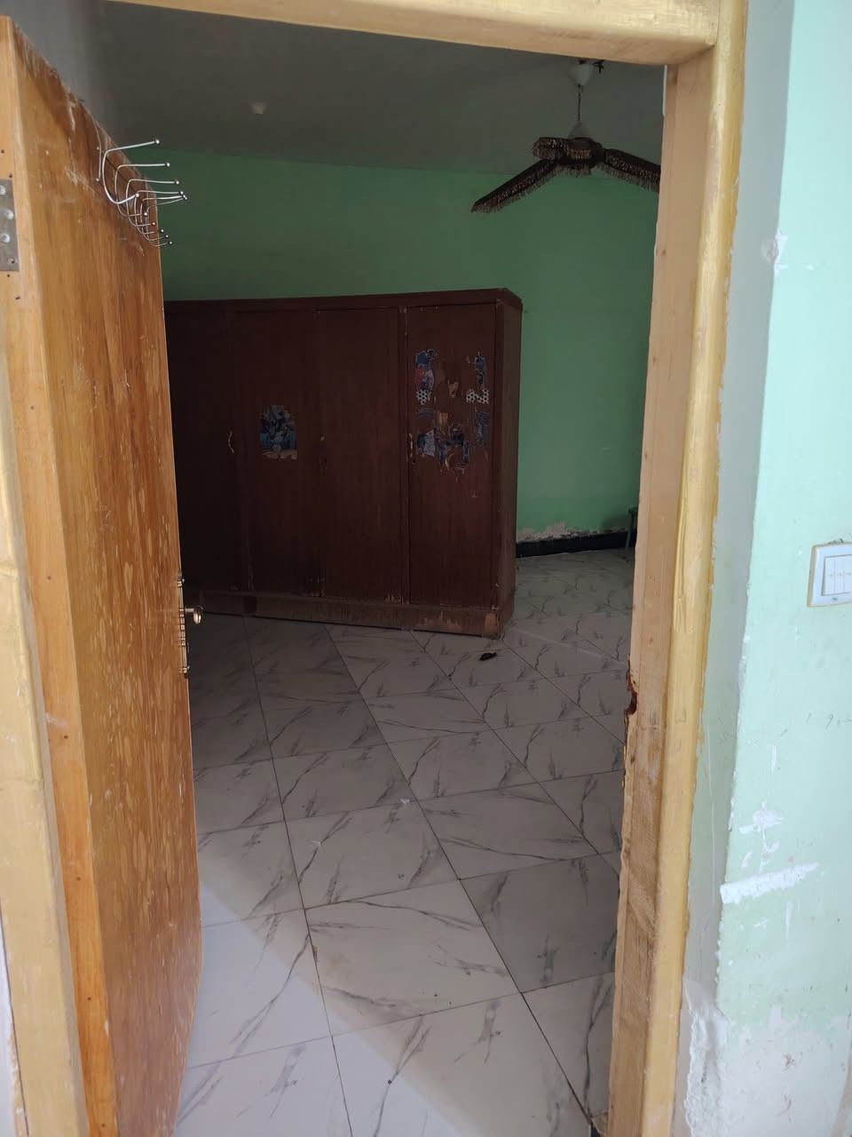 بيت زراعي  مساحته ١٠٠متر للبيع حي الحكيم قرب الجرحه والتفاصيل ع الخاص ***********
