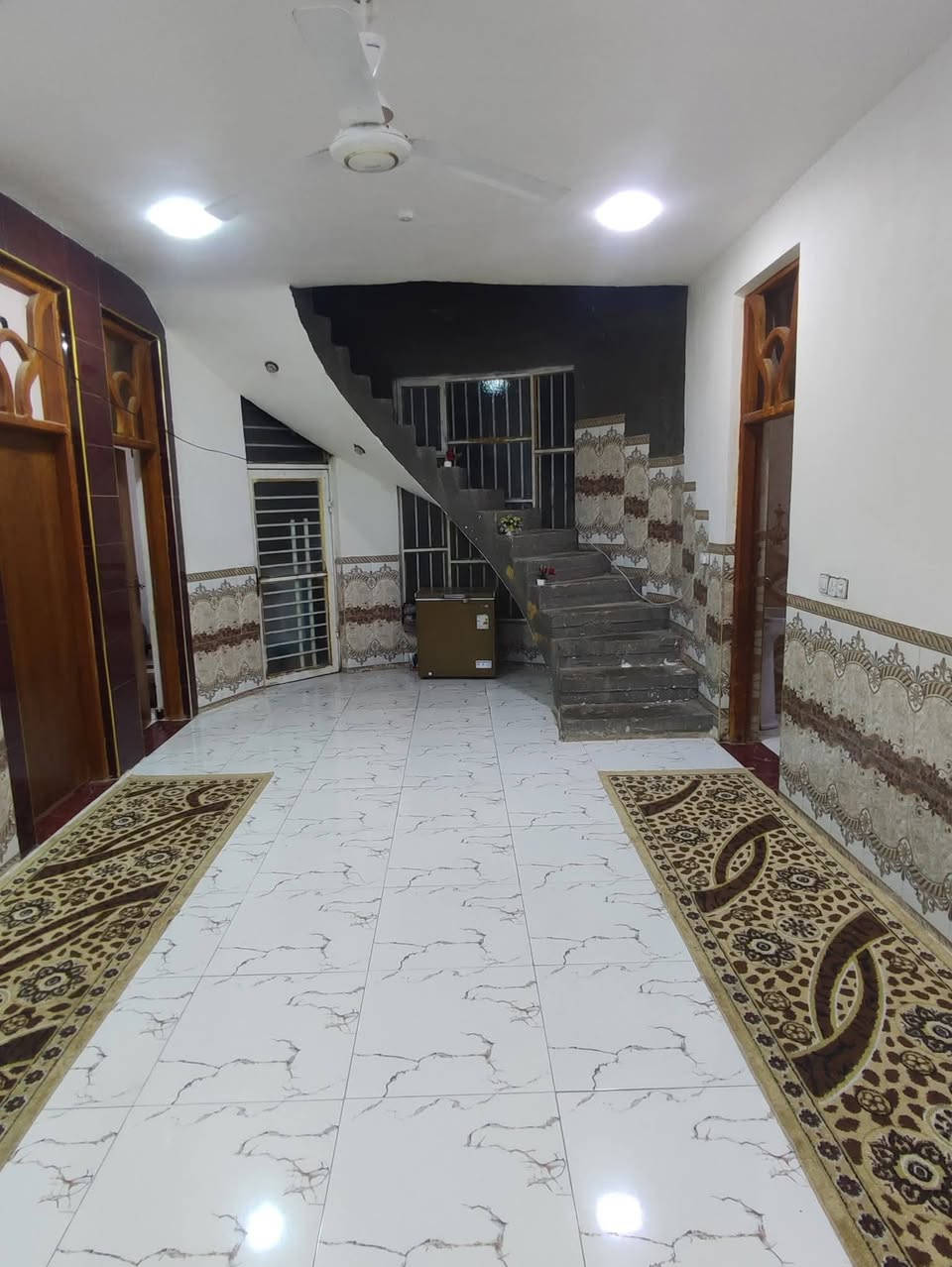 بيت  طابو صرف طابق ونصف للبيع بالسفحه الثانيه 
مساحة 200م
عرض الشارع 12م
4غرف نوم 5*4
صاله 8*4
مطبخ 5*4
استقبال 8*4
يباع نقد أو مبادره 
قريب كلش على الوجه
***********
