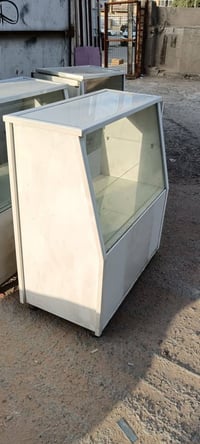 فاترينات للبيع يرهمن لهواي شغلات للعرض نضيفات للاستفسار  مكان الكراده ...