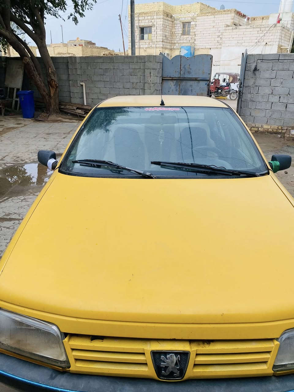 سلام عليكم بيجو موديل 2010مكينه وكير ونجي اربعه حداديه وتايركله جديدسعر 20 ورقه للبيع والمراوس ذي قار قضاء النصر هاتف ***********
