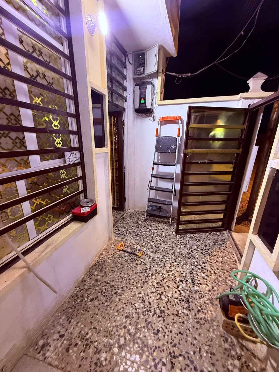 بيت للبيع جديد زراعي سند 25 ملك شخصي إقرار محكمة  مساحة البيت 100متر واجه 5 نزال 20 والمنطقة من ضمن القرار الجديد تتحول سند طابو صرف السعر  43 مليون بي مجال بسيط كولش الموقع بغداد منطقة بوب الشام يم مجمع الأرض الزكية مدخل المعسكر الاتصال على الرقم ***********
