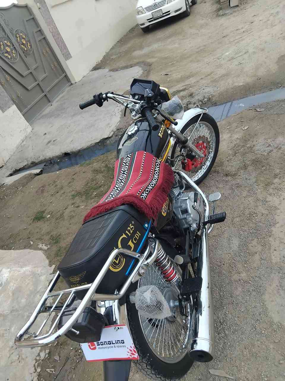 تايكر موديل ٢٥  للبيع نضيفه كدامك بصوره مماشيه هواي صارله شهر من طالعه ماشيه ٢الفين  دراجه اخت الزيرو  تجي تفحص وتروح السعر خاص ***********
