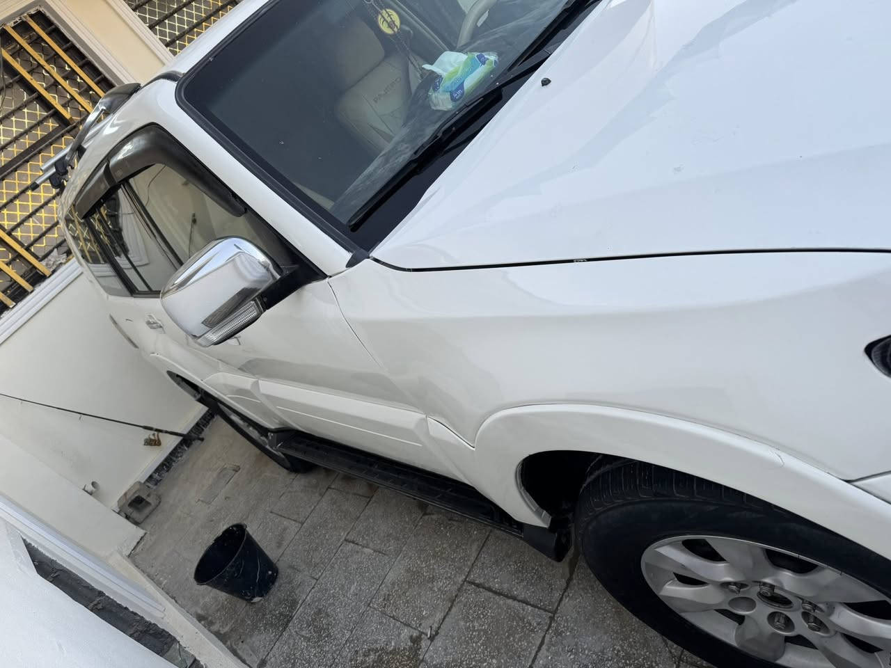 السلام عليكم
باجيرو ٢٠٠٩ 
محرك ٣٠٠٠
رقم بغداد 
تدفه تبريد 
لايت عدسه زنون 
كشنات جلد 
سياره كامله بدون نقص 
مصبوغه حزام اثر طخات وجراد والسياره شوف العين كاعده ومرتبه 
للبيع او المراوس بسياره صغيره 
السعر ١٠٥ وبيها مجال 
***********
