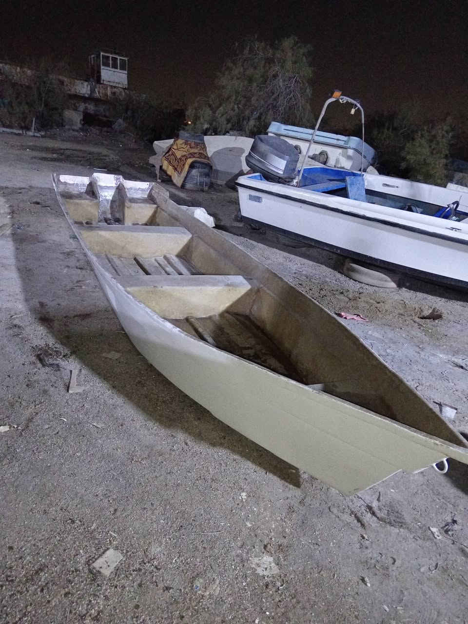 السلام عليكم كاتوره صب قالب طول ٥ونص سعر ٨٠٠ مكان البصره ***********
