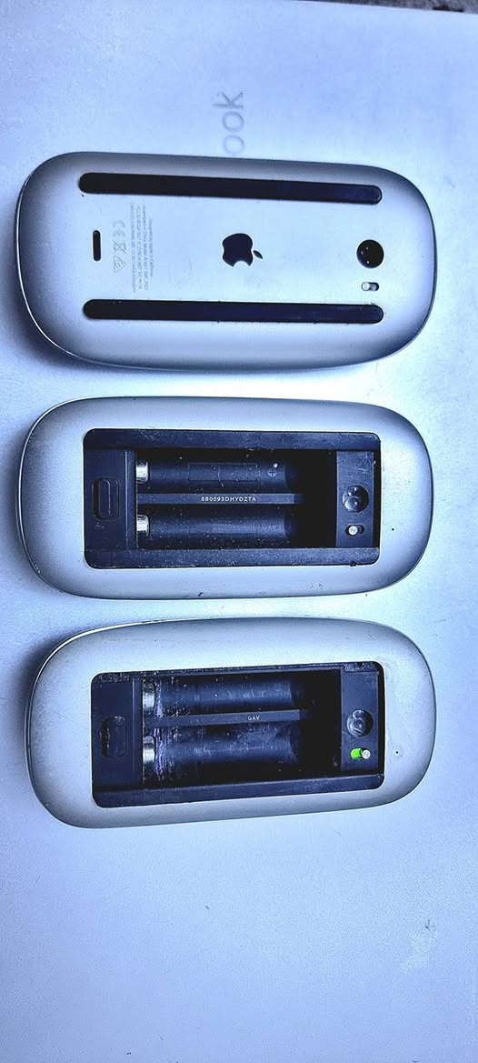 ماوسات أبل
للبيع ماوسات أبل اصليه عدد 3
 اثنين ماجيك 1
واحد شغال واحد عاطل بدون ظهر (قبق)
وواحد ماجيك 2 شغال طبيعي 
سعرهن شلع كلهن (٧٥ الف)
بغداد/مدينة الصدر/***********
