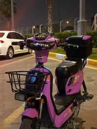 شباب دراجه للبيع خمس بطاريات بعده جديده بس بيه عطل واحد الملف عاطل الت...