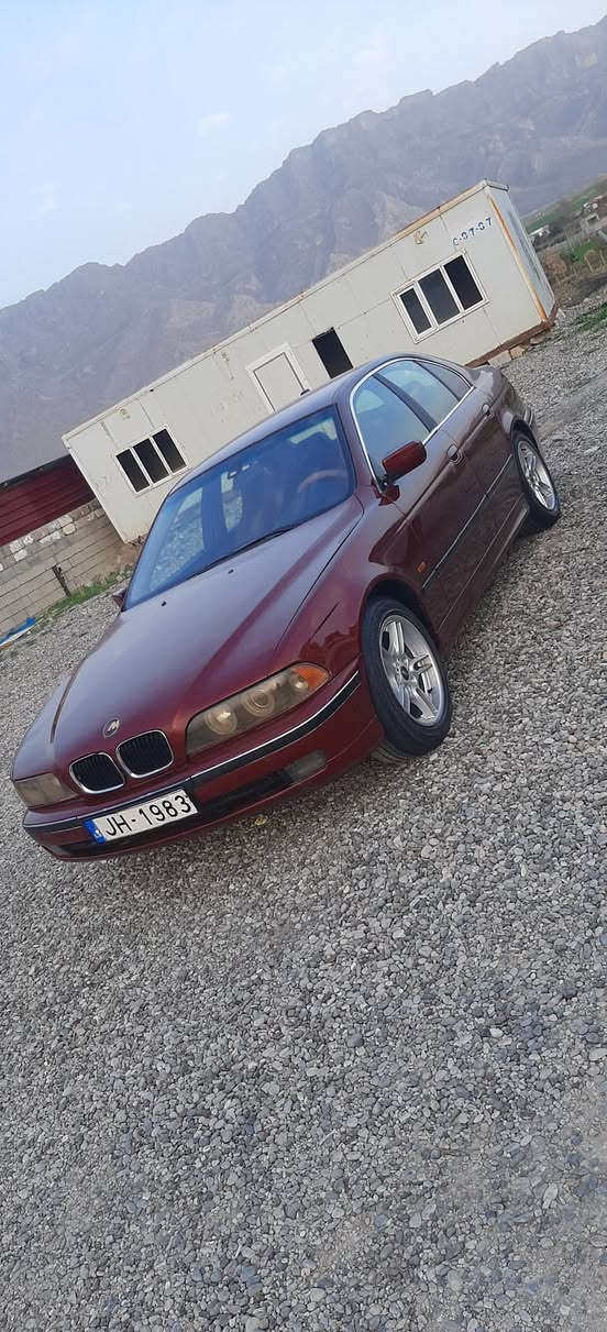 Bmwموديل ١٩٩٩ مه كينه ٥٢٨ منفيست ئه سلى ئيبراهيم خليل كيرو مه كينه به شه رت سبوغ سقف وعيزام وبرانه وه به شه رت ٥٣  كميك معامه له   *********** أربيل, العراق
