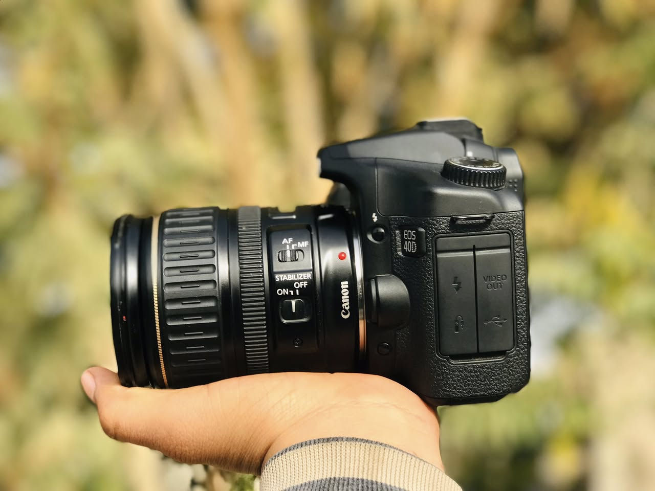 كاميرا كانون 40d للبيع فلاش شغال جديده مامستعمله هواي عدسه جديده بطاريه وشاحنه السعر 400 وبيه مجال للاستفسار الاتصال على الرقم 
***********
