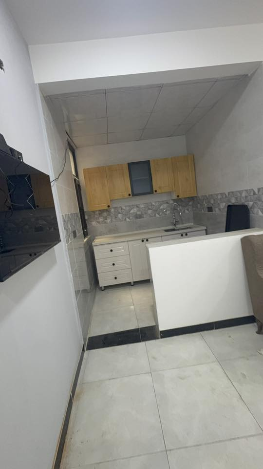 يتوفر سكن للطالبات مؤثث كامل مع المولد والانترنت الموقع قرب كلية المصطفى ومستشفى العالمي في شارع فلسطين النفر 250 الف 
للاستفسار ***********
