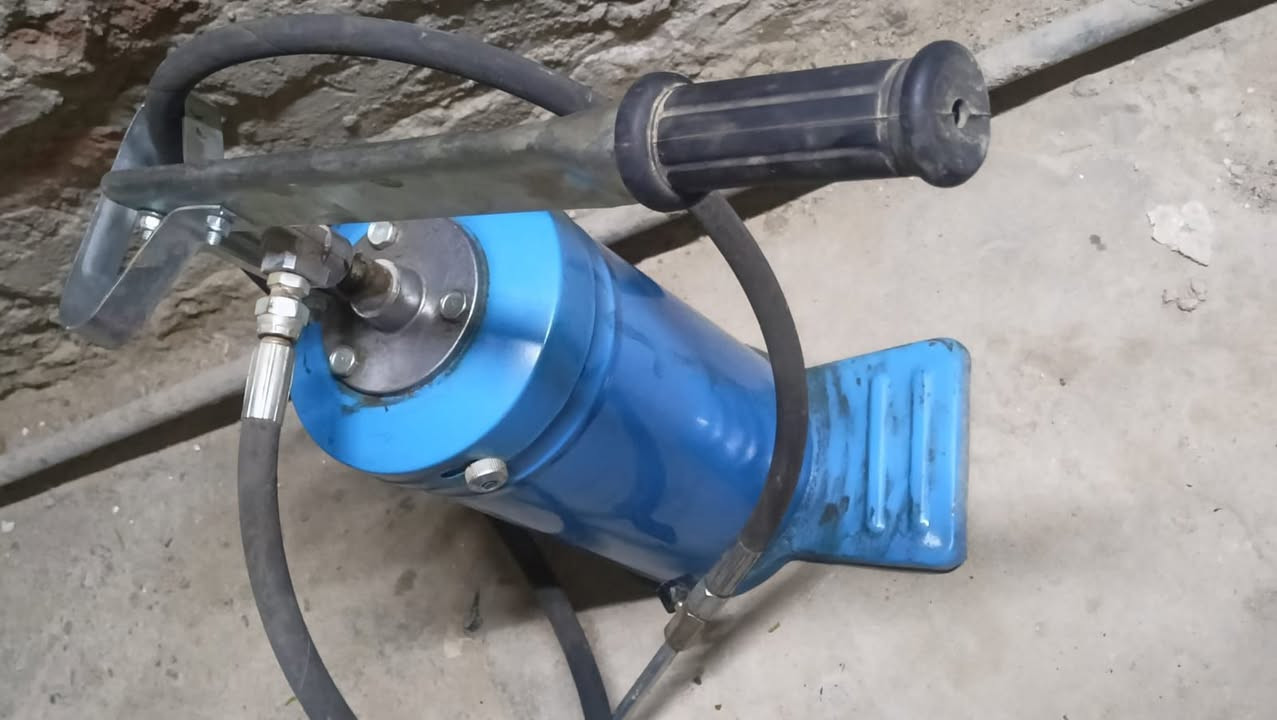 السلام عليكم مشحمه اصليه للبيع مع الكريز اب25 بغداد حريه ***********
