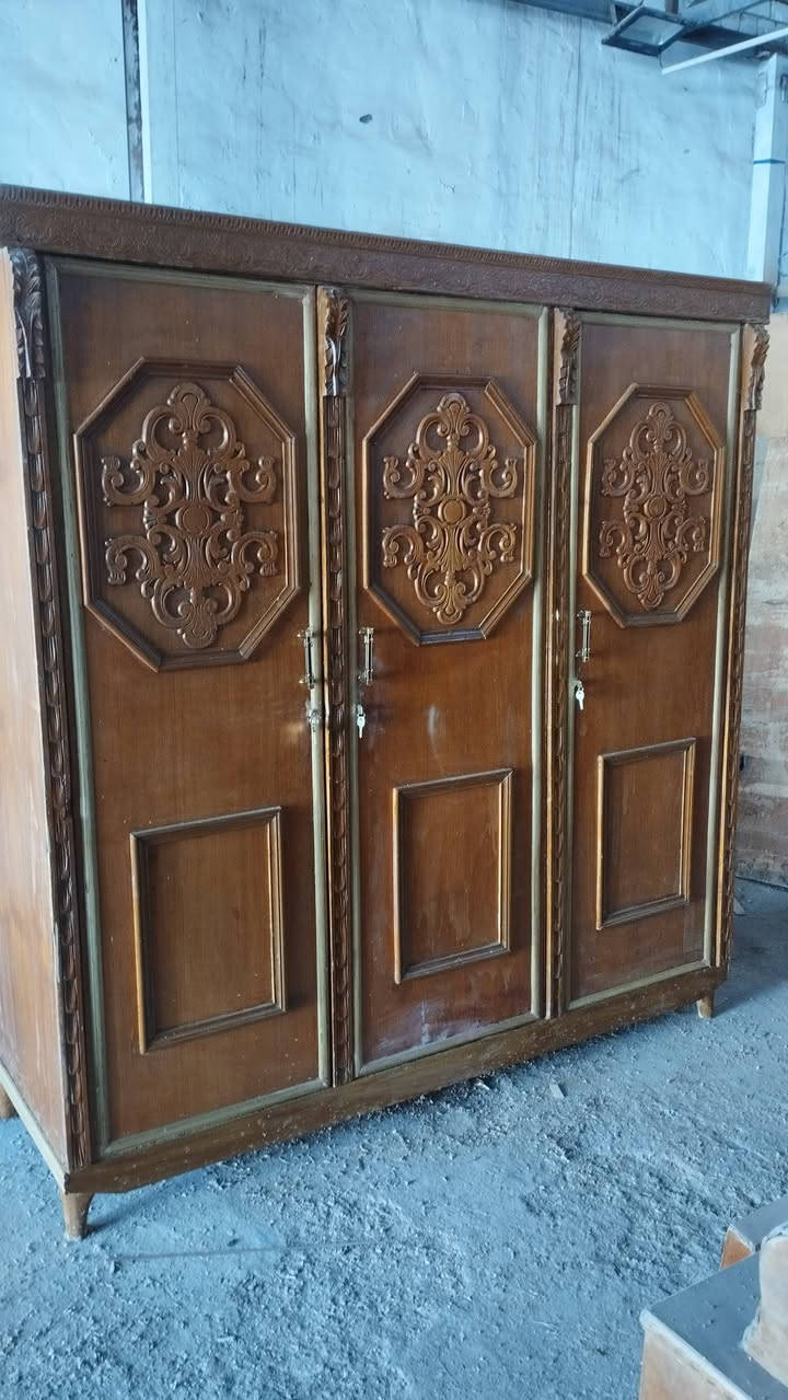 كنتور 3باب+منضد 2مترارتفاع 1متر للبيع العنوان حي العسكري قرب صيدلية الماس بالفرع للاستفسار عل رقم 📱 ***********. ***********
