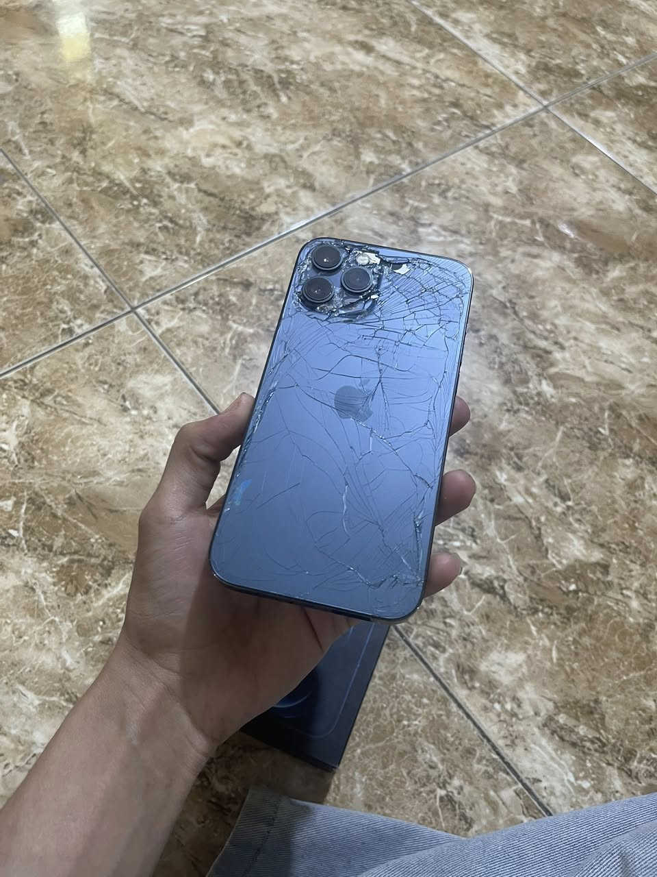 ١٢ برو ماكس مستبدل شاشه فقط
والكسر موضح بالصوره يعني بس شاشه مبدل 
ذاكره ٢٥٦ 
بطاريه ٧٢
شرق اوسط باكيت ويا 
سعر ٣٠٠ بي مجال
مكاني فلوجه


**إذا كنت صاحب هذا الإعلان وتريد حذفه لأي سبب، رجاءا أرسل رسالة إلى الدعم الفني**