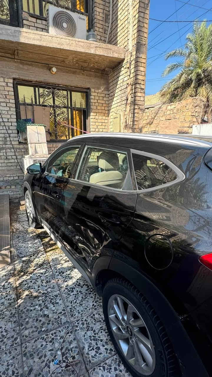 توسان ٢٠١٧ امريكي
حادث صندوك بدون ايرباك 
ماشيه ٩٦ الف 
فول مواصفات ماعده السقف 
بيهة بارد اباب خلف السايق
وشخوط عاديه 
معروضه ١٣٧
***********
