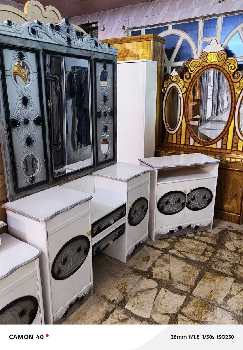 غرفة نوم فخمة ستة أبواب
شغل جديد وبجودة عالية
9 قطع كاملة
نظافة 100% – بدون أي ملاحضات
إذا السعر مليون مع الشد والتوصيل/***********
