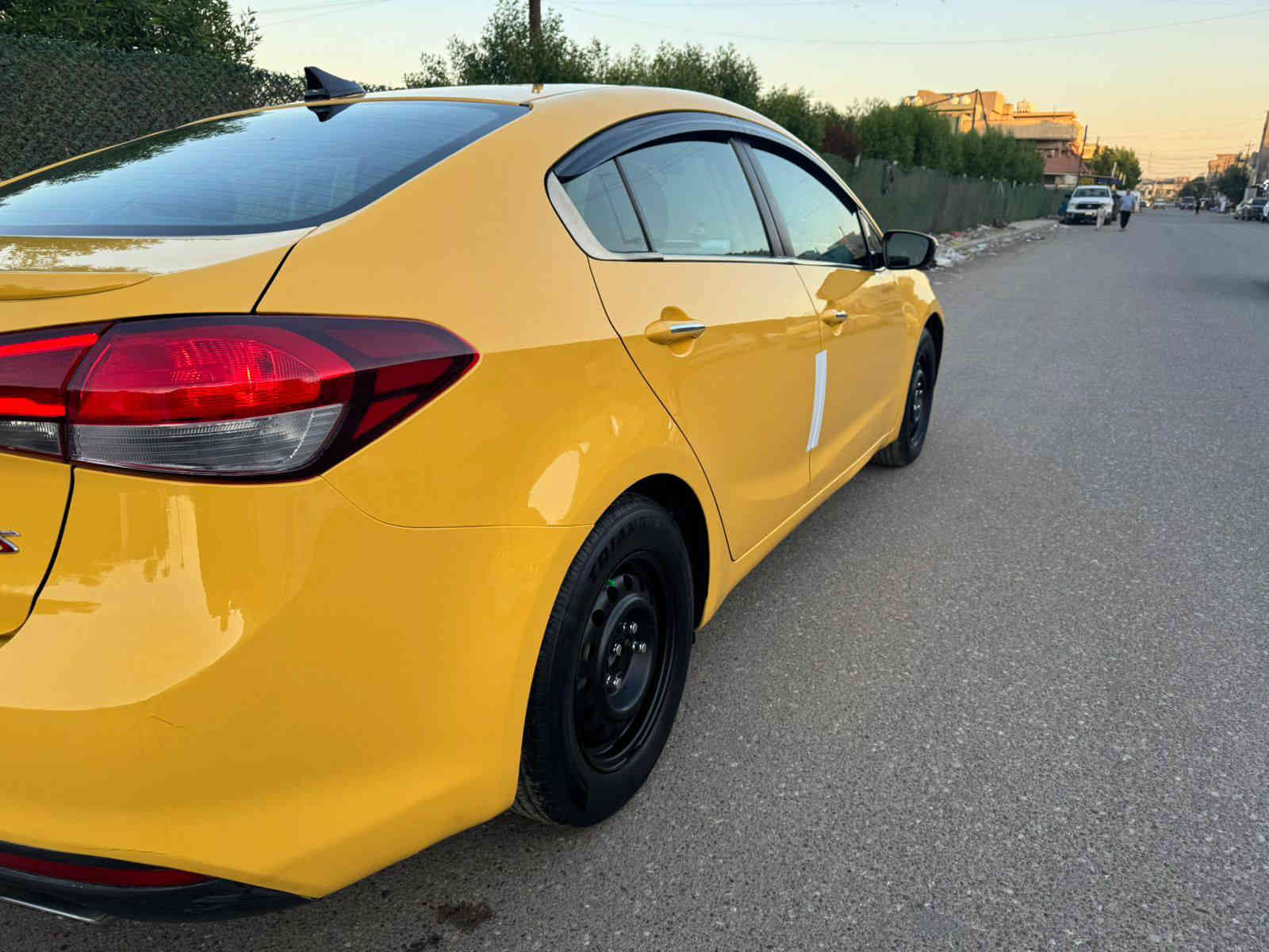 كيا فورتي للبيع موديل 2017 وارد امريكي حادثها بنيد وجاملق بدون دواخل السياره اليبل واحد مكينه 2000 دوش مكينه وكير مامفتوحات بلاديات لاصرف ولا تبخير  مواصفات فول  ماعده الفتحه بصمه شاشه كامره تكمات اشاير بلمري مري شفط ماصده لد بكلايت لد صدر امامي وخلفي جديد تخم تاير جديد تبريد تتفئه رقم بغداد الدولي الجديد هزه وسنويه 2028 السياره بدون ايرباك  السعر 120 قفل بدون مراوس لاستفسار على الرقم *********** عنوان بغداد البلديات
