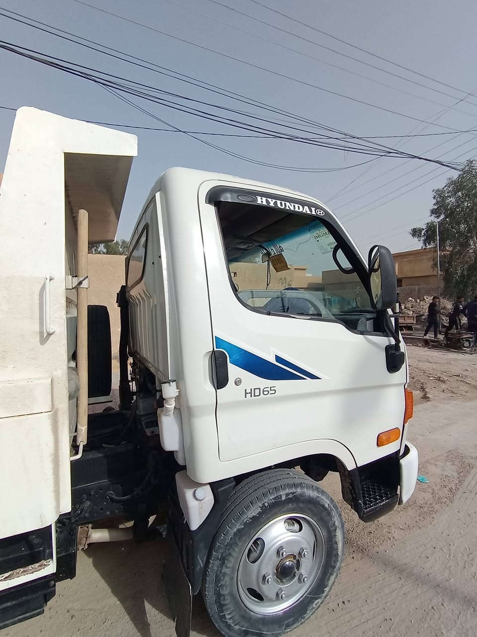 السلام عليكم عندي كنتر هونداي ٢٠١٥ جاهزه وخير من الله محرك ٤٠٠٠ ام الهاف تدفئه وتبريد خير من الله تعمل بشركه رقم بغداد مكاني الغزاليه رقمي ***********
