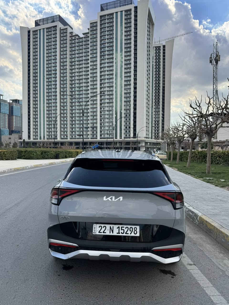 سلام عليكم

كيا سبورتج X LINE موديل 2024 

لون سمنتي المرغوب موصفات sx

ماشيه : 12 الف 

محرك 2500 كبير 

سقف بنوراما

شاشة كبيرة متصلة 
 
بصمه 

تشغيل عن بعد 

مقاعد جلد 

رادار جانبي

شاحن واير ليس

كاميرا خلفيه

كرسي خزن ميموري

منافذ شحن بالمقاعد 

ويل كب 5

حساس امامي خلفي

صندوق كهرباء شفط

شاشة لمس متغيرة للتحكم بالميديا او التبريد

انظمة قيادة متعددة وانظمة منحدرات

لددات امامي وخلفي 

لايتات عدسة زنون

السيارة وارد امريكي بيها صندوق  صبغ فقط بدون دواخل بدون شواصي 

رقم الشاصي : 5XYK43DF7RG194918 

للتواصل والاستفسار : ***********
