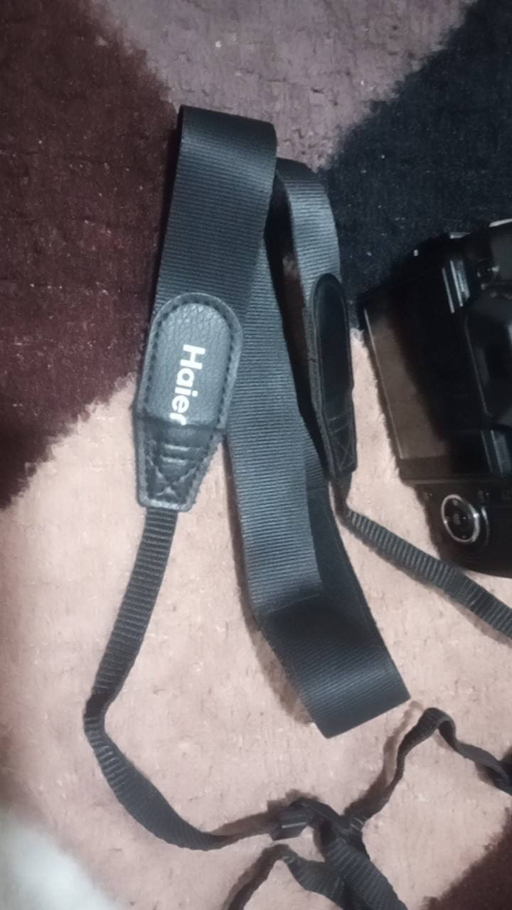 السلام عليكم شباب بنات عندي كامره للبيع كامره Haier السعر كلش مناسب مع كامل ملحقاتها حزام وبطاريه وشاحنه وهديه رام + الشاشه قلابه  للشراي هذا الرقم مالتي (***********)
