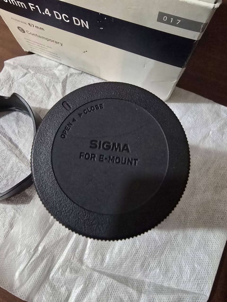 عدسة Sigma 16mm F1.4 DC DN – Contemporary
عدسة وايد أنگل احترافية بفتحة عدسة واسعة F1.4 تنطي عزل قوي وأداء ممتاز بالتصوير الليلي والفيديو.
مناسبة لتصوير الڤلوگ، الطبيعة، الشوارع، والمساحات الداخلية.
البعد البؤري: 16mm
فتحة العدسة: F1.4 (إضاءة قوية وعزل جميل)
حجم الفلتر: 67mm
فئة Contemporary
فوكس أوتو سريع وهادئ
حدة عالية وجودة ممتازة
العدسة بحالة جيدة جداً وخالية من الخدوش نضافة 90% استخدام منزلي قليل جداً
مكاني بغداد - جانب الرصافة 
ملاحظة : نقص غطاء امامي فقط
علق ويجيك السعر ..


**إذا كنت صاحب هذا الإعلان وتريد حذفه لأي سبب، رجاءا أرسل رسالة إلى الدعم الفني**