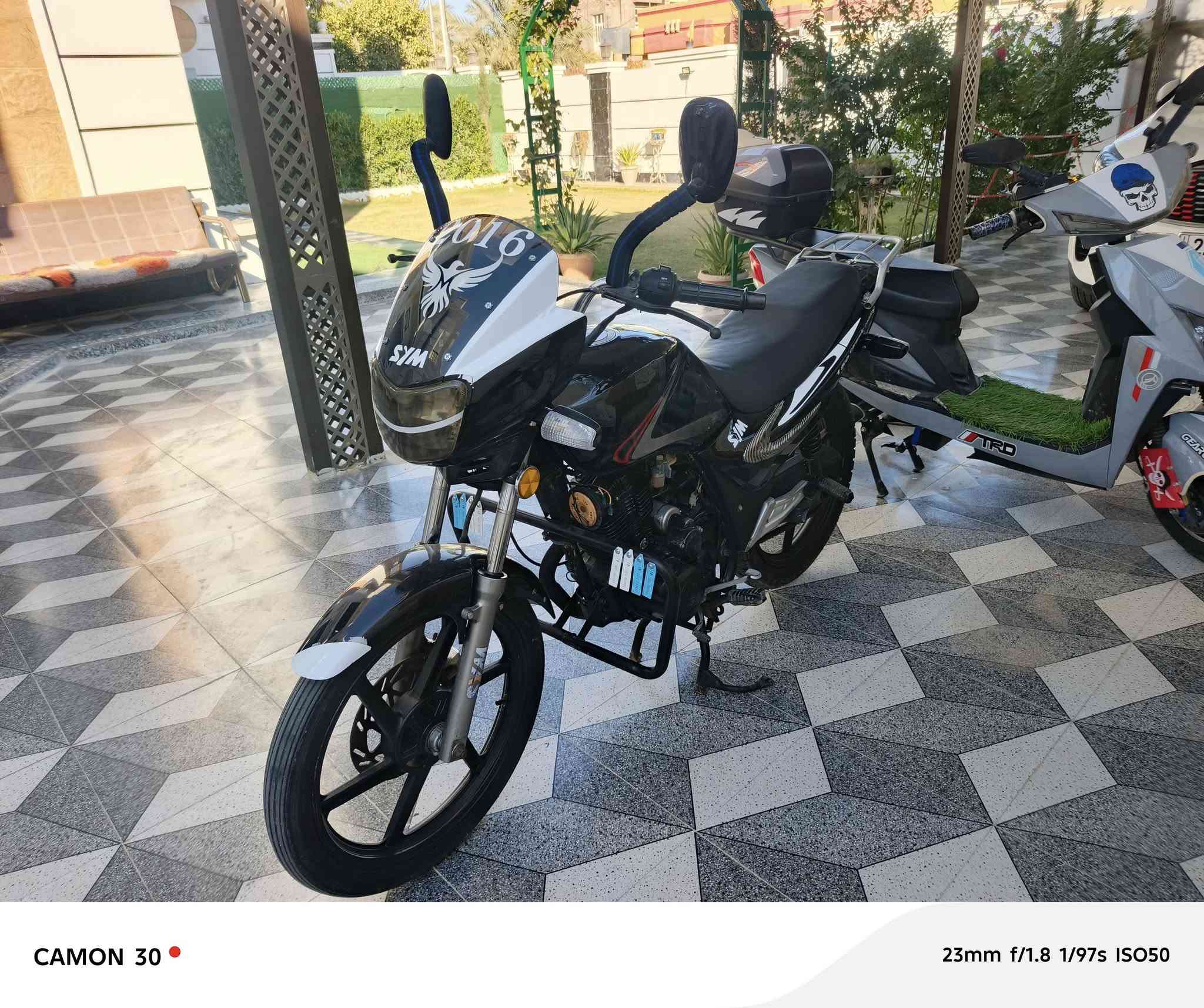 للبيع سايم موديل 2016 بي اوراق كامله  كمرك كامل  محرك نضيف كهربائيات شغاله سعر 700 وبي مجال
العنوان العامريه الفلوجه 
هاتف ***********
