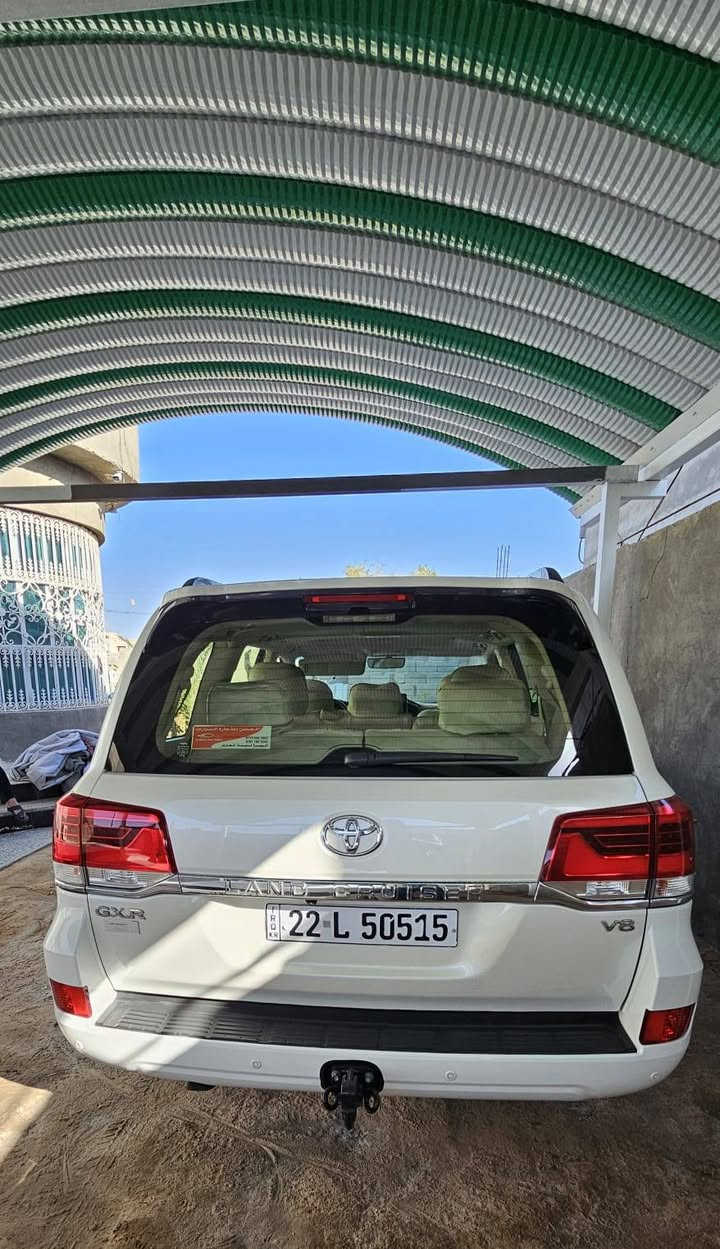 السلام عليكم لاندكروزر خليجي موديل 2018 اصل(176kmالف) محرك كفاله باكيت +جديد كير +كفاله كله +جديد عله وضع الشركه تخم تاير جديد ياباني بارد بل جاملغ الأيمن بصيط رصعات  ولأيسر بارد رصعات فقط الدلعه مفتوحه الورا شوي لي ينشد عليه رقم السيارة بدون ظربه السياره  جاهزه السنويه منتهي صاله شهرين لي ما يشتري وماهو شراي لا يعلق ولا يخابر درجاً رقم *********** العنوان البصرة /السعر 5شدات و15 ورقه وبيه مجال للشراي
