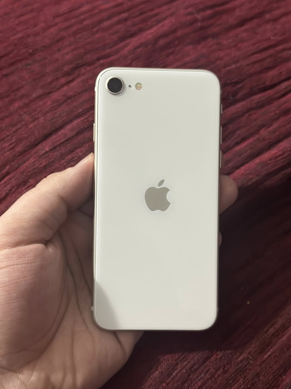 السلام عليكم
ايفون se3 للبيع 
ذاكرة 64
اخر تحديث ios26
بطارية 97 
السعر/ 220 وبي مجال 
مكاني / حي القاهرة 
للاستفسار / ***********
