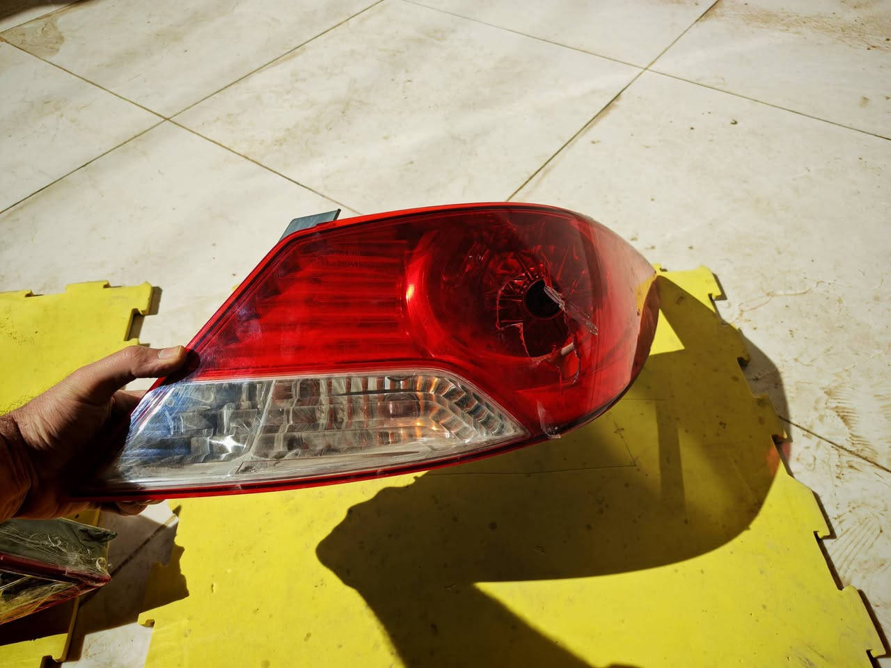 بك لايت اكسنت خليجي ٢٠١٥ تفصيخ
شغالات وع الفحص
الايمن مكسوره جامتة 
زوج ب١٠٠ الف وبيهن مجال


**إذا كنت صاحب هذا الإعلان وتريد حذفه لأي سبب، رجاءا أرسل رسالة إلى الدعم الفني**