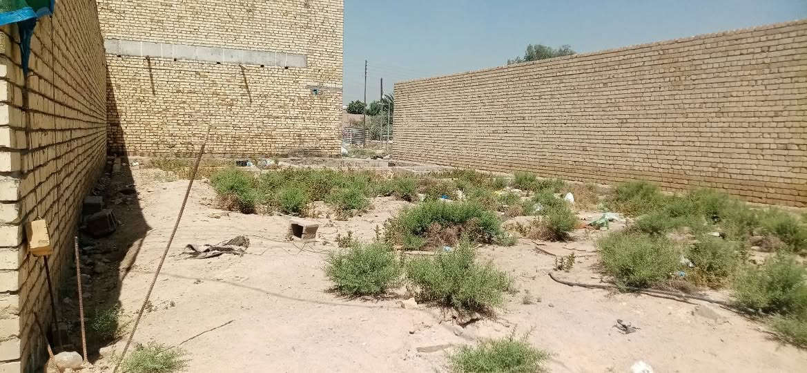 قطعه ارض نهايه اربع شوارع مدخل سكله الركابي مي كهرباء بتلو ودفن كامله منطقه مذكوره بلاكساء وباقي الخدمات هل ايام المقبله 100 متر   كامله ابيع موجهه فرع 13
منطقه ستار الطوكي خلفها  راح يبشلون مشروع السندباد *********** متواجد ع واتساب وع الرصيد

