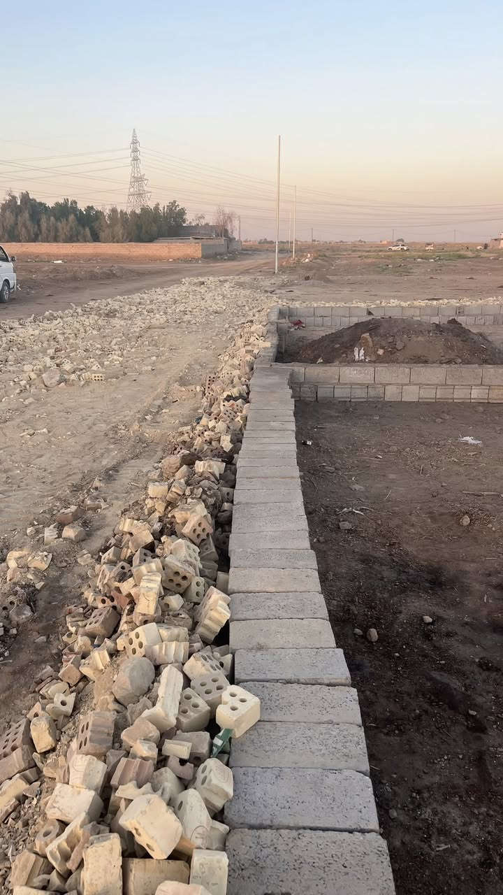 نص دونم للبيع مع قطع ***********
