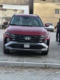 توسان 25 فول ع الفتحه ماشيه4000  وارد امريكي  حادث امامي  واذا ع باب ا...