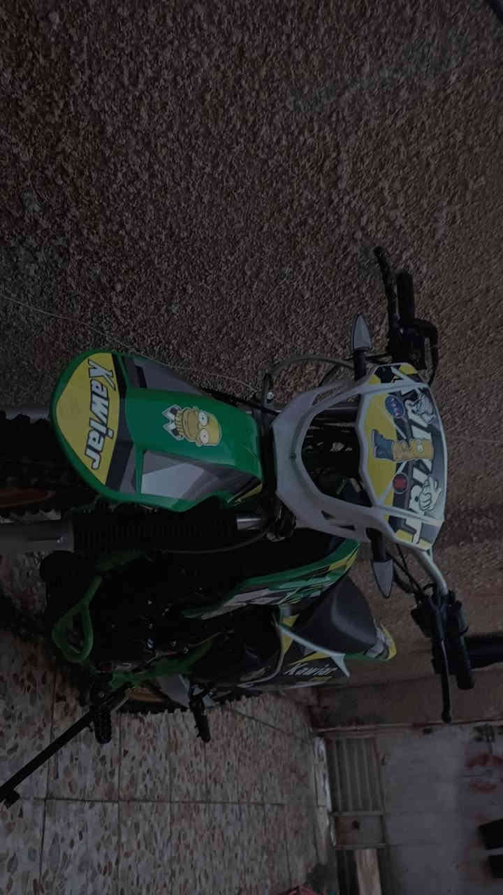 السلام عليكم 🙌
دراجة كاويار جاهزة مجهزة كل غراضهة موجودة 
كفالة عامة موديل 2025 زيرو ماشية 2000 فقط
 المكينة 250cc سوبر سفاري اصلي 
ترايك من بغداد ال اذربيجان 
الموقع بغداد رقم *********** وتساب فقط
