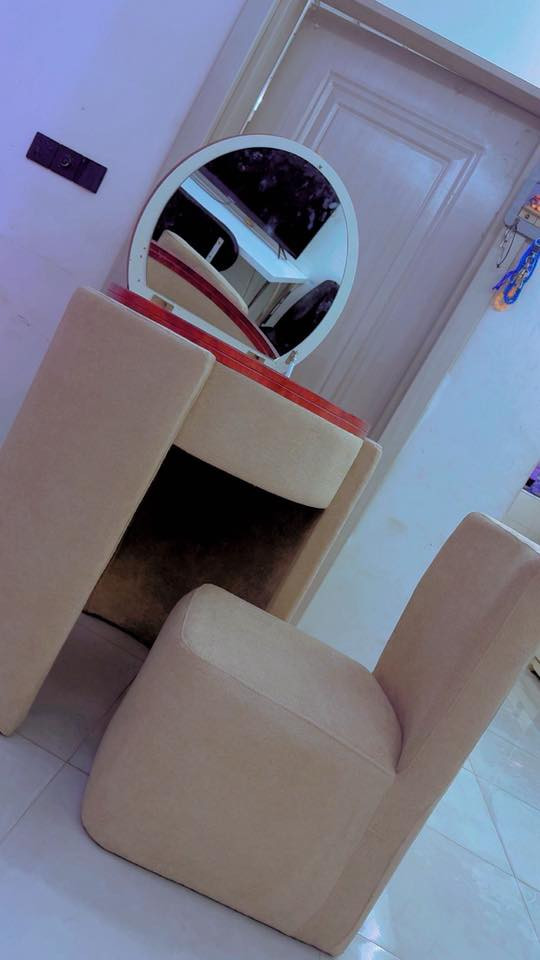 لوكر ميكاب تكمة. قبل شهر وصيت عليه اليوم وصلني جديد ممستخدم بس القياس مناسبني  مصار بالغرفة  كلفني 350 
ابيعة اقل من سعرة  ارتفاعة متر و عرضة 85 سم 
***********
